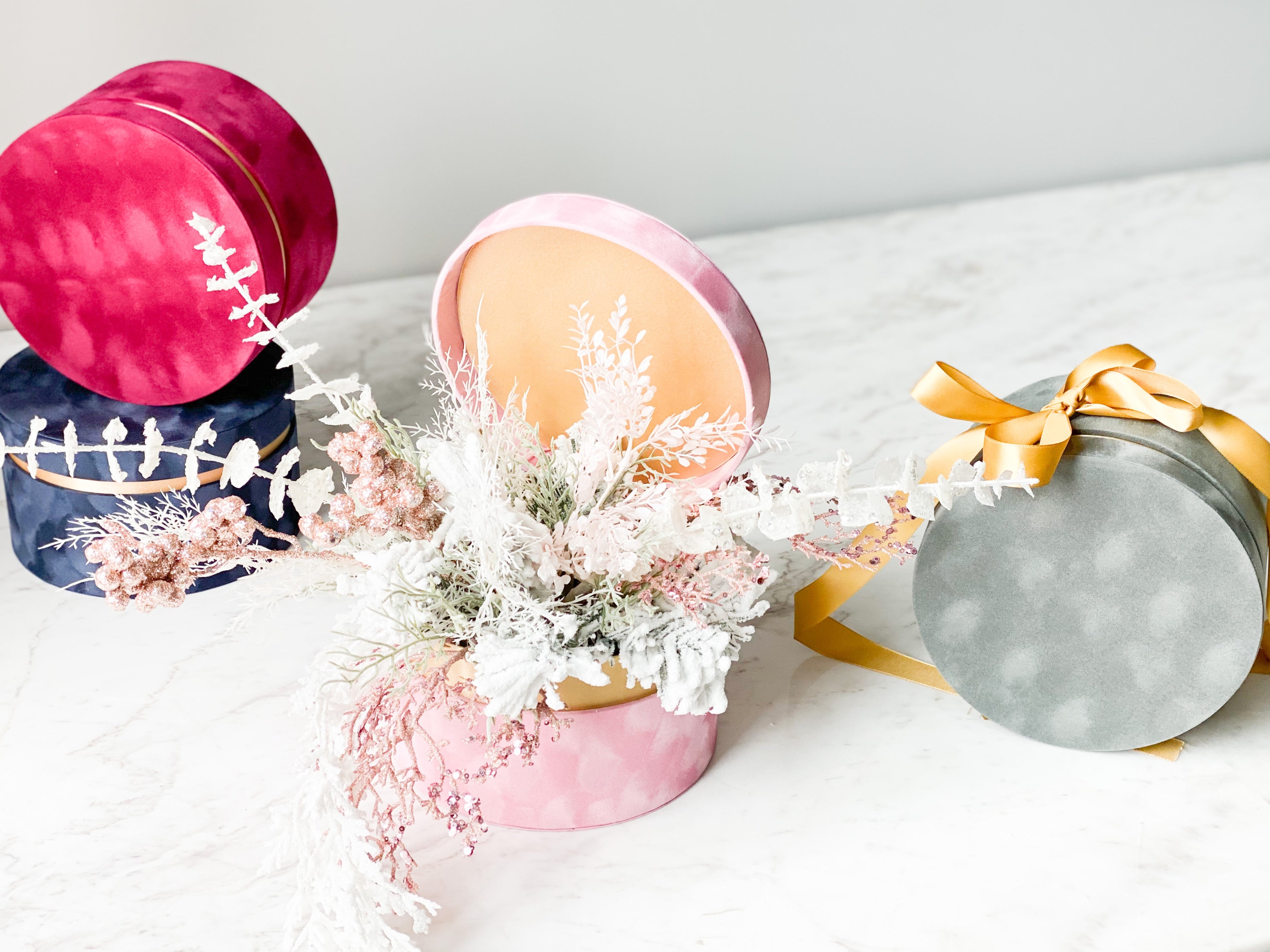 Round Velvet Packaging Box W/ Texture Edge– Fleur Wholesale