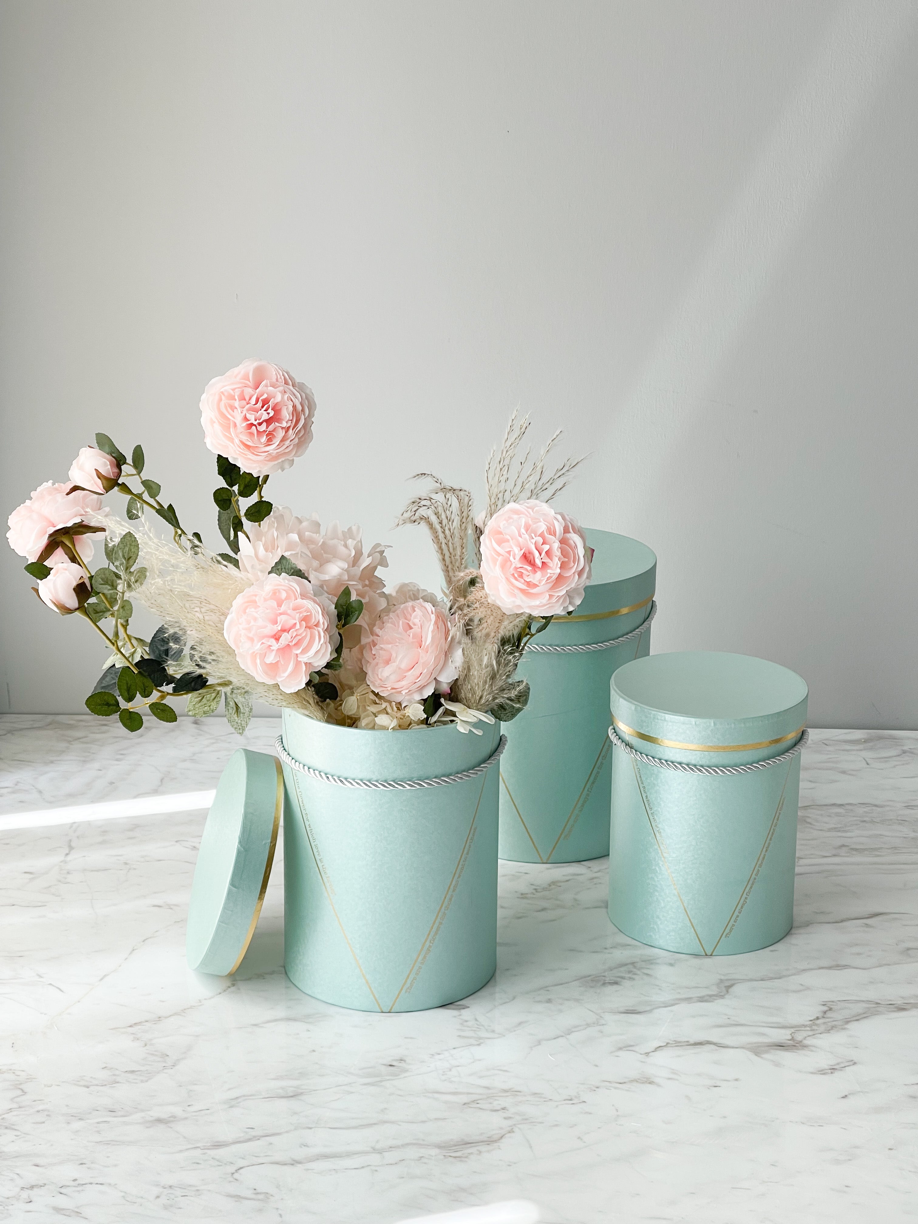 Colored Round Flower Box With Gold Lines– Fleur Wholesale